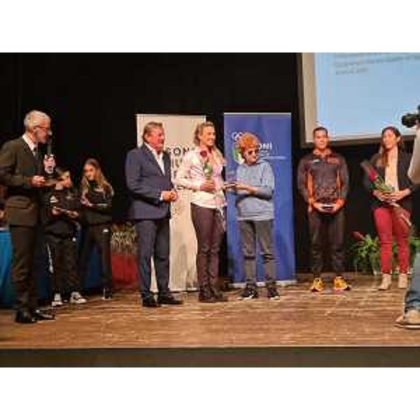 L'assessore allo sport Gibelli premia gli atleti benemeriti del Coni e del Cip - L'assessore allo sport Gibelli premia gli atleti benemeriti del Coni e del Cip