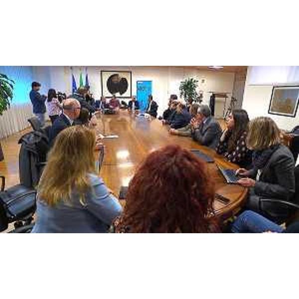 La consegna degli attestati ai giornalisti che hanno partecipato al corso in friulano - La consegna degli attestati ai giornalisti che hanno partecipato al corso in friulano