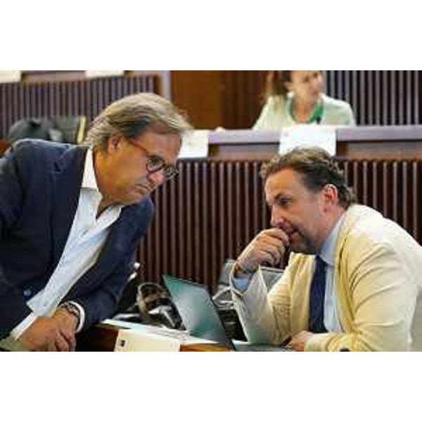 Il capogruppo di Prog Fvg/Ar Mauro Di Bert (a sinistra) con il consigliere Edy Morandini - Il capogruppo di Prog Fvg/Ar Mauro Di Bert (a sinistra) con il consigliere Edy Morandini