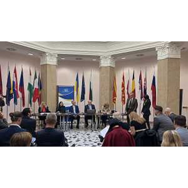 Il presidente del Cr FVG, Piero Mauro Zanin, prende la parola al convegno della Mitteleuropa, alla sede della Cei, a Trieste - Il presidente del Cr FVG, Piero Mauro Zanin, prende la parola al convegno della Mitteleuropa, alla sede della Cei, a Trieste