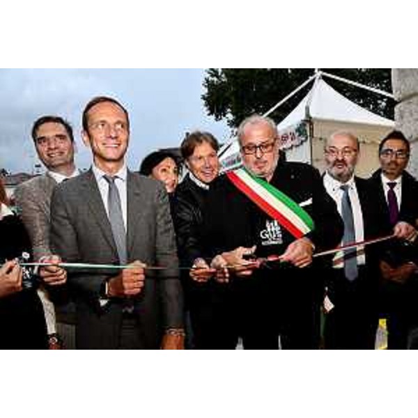 Il governatore del Friuli Venezia Giulia Massimiliano Fedriga al taglio del nastro di Gusti di Frontiera 2022 insieme al sindaco di Gorizia Rodolfo Ziberna - Il governatore del Friuli Venezia Giulia Massimiliano Fedriga al taglio del nastro di Gusti di Frontiera 2022 insieme al sindaco di Gorizia Rodolfo Ziberna