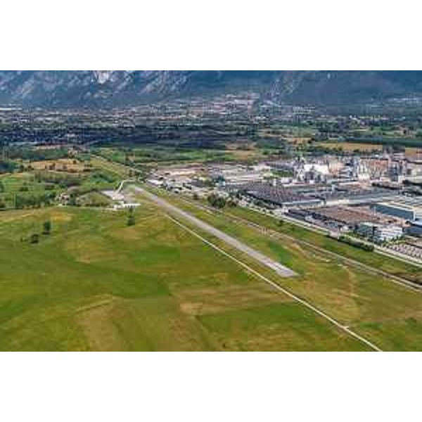 Una veduta aerea dell'aviosuperficie di Rivoli di Osoppo - Una veduta aerea dell'aviosuperficie di Rivoli di Osoppo