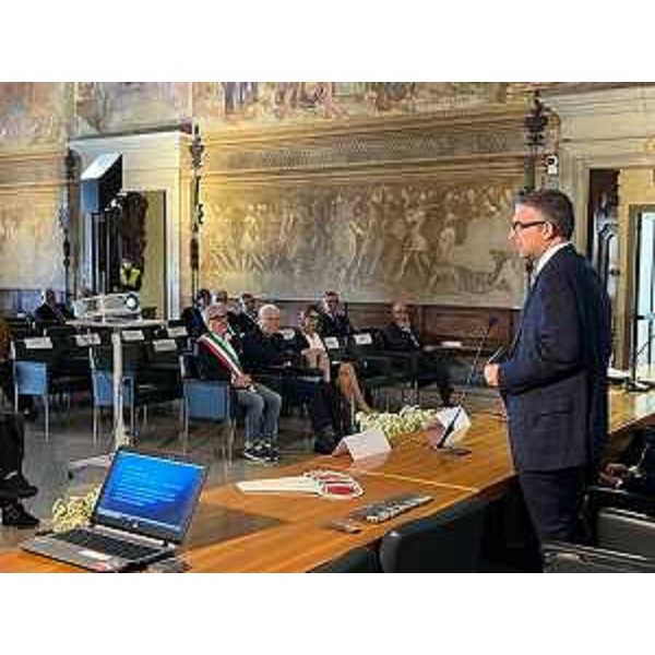 L'assessore Roberti nel corso del suo intervento - L'assessore Roberti nel corso del suo intervento