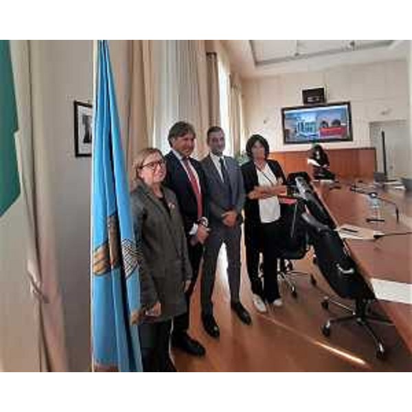 Da destra l'assessore Rosolen, il country manager Airbnb Giacomo Trovato, l'assessore Bini e la direttrice generale di Agenzia Lavoro & SviluppoImpresa Lydia Alessio-Vernì - Da destra l'assessore Rosolen, il country manager Airbnb Giacomo Trovato, l'assessore Bini e la direttrice generale di Agenzia Lavoro & SviluppoImpresa Lydia Alessio-Vernì 