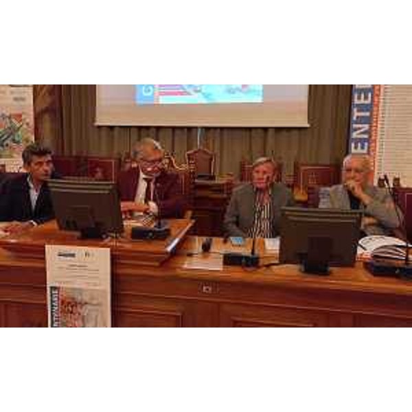 Un momento dell'incontro a Palazzo Belgrado: da sinistra Antonio Falcone, Piero Mauro Zanin, Giorgio Brandolin e Umberto Sarcinelli - Un momento dell'incontro a Palazzo Belgrado: da sinistra Antonio Falcone, Piero Mauro Zanin, Giorgio Brandolin e Umberto Sarcinelli