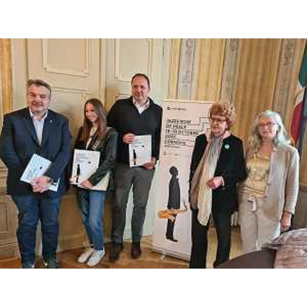 L'assessore alla Cultura (seconda da destra) alla presentazione del festival "Jazz & Wine of Peace" a Cormons - L'assessore alla Cultura (seconda da destra) alla presentazione del festival "Jazz & Wine of Peace" a Cormons