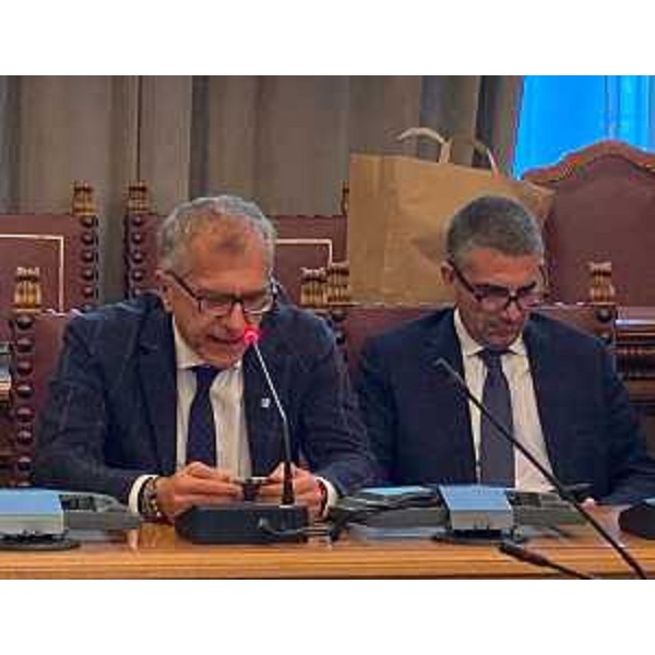 Il presidente Piero Mauro Zanin (a sinistra nella foto) accanto all'assessore Pierpaolo Roberti - Il presidente Piero Mauro Zanin (a sinistra nella foto) accanto all'assessore Pierpaolo Roberti