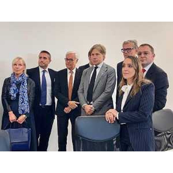 L'assessore alle Attività produttive (al centro) durante il tour guidato delle nuove sale di Friuli Coram a Remanzacco - L'assessore alle Attività produttive (al centro) durante il tour guidato delle nuove sale di Friuli Coram a Remanzacco