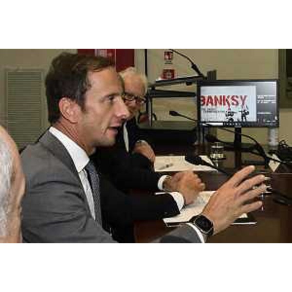 Il governatore del Friuli Venezia Giulia Massimiliano Fedriga alla presentazione nel Palazzo della Regione della mostra triestina su Bansky - Il governatore del Friuli Venezia Giulia Massimiliano Fedriga alla presentazione nel Palazzo della Regione della mostra triestina su Bansky