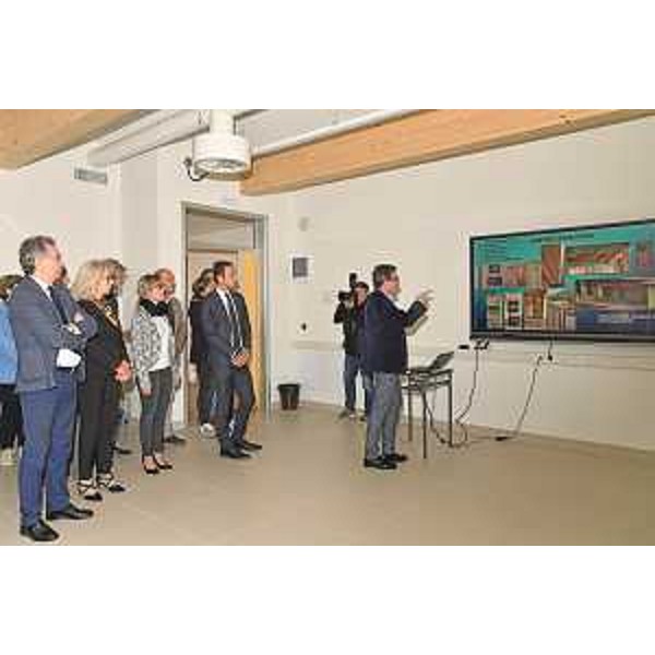 Il governatore Massimiliano Fedriga con gli assessori all'inaugurazione della "scuola polmone" a Udine - Il governatore Massimiliano Fedriga con gli assessori all'inaugurazione della "scuola polmone" a Udine