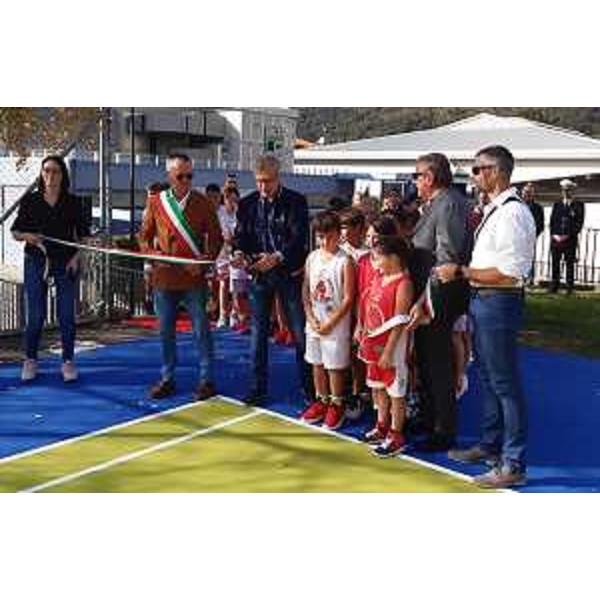 Il taglio del nastro - Il taglio del nastro