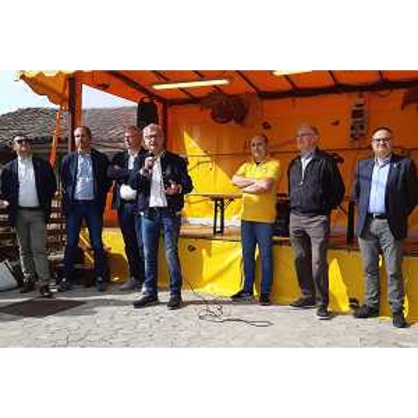 I consiglieri regionali Cristiano Shaurli, Franco Iacop e Mauro Bordin, il presidente Piero Mauro Zanin, il presidente Gian Franco Specia, il presidente Valter Pezzarini e il sindaco Claudio Zani all'inaugurazione della festa delle castagne - I consiglieri regionali Cristiano Shaurli, Franco Iacop e Mauro Bordin, il presidente Piero Mauro Zanin, il presidente Gian Franco Specia, il presidente Valter Pezzarini e il sindaco Claudio Zani all'inaugurazione della festa delle castagne