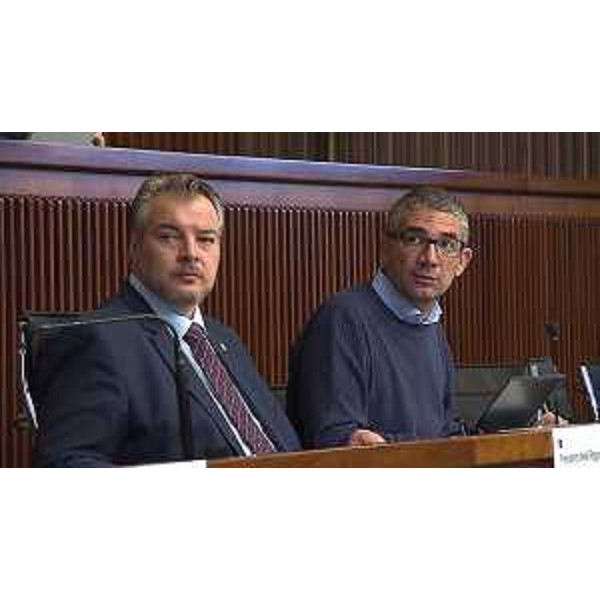 Il presidente della V Commissione, Diego Bernardis (Lega), accanto all'assessore Pierpaolo Roberti (a destra) - Il presidente della V Commissione, Diego Bernardis (Lega), accanto all'assessore Pierpaolo Roberti (a destra)