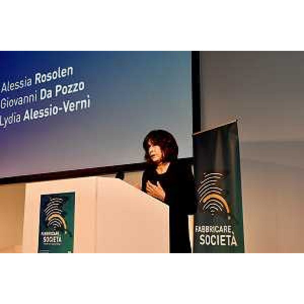 L'assessore regionale al Lavoro Alessia Rosolen durante il suo intervento al primo forum italiano delle società benefit dal titolo "Fabbricare società". - L'assessore regionale al Lavoro Alessia Rosolen durante il suo intervento al primo forum italiano delle società benefit dal titolo "Fabbricare società".