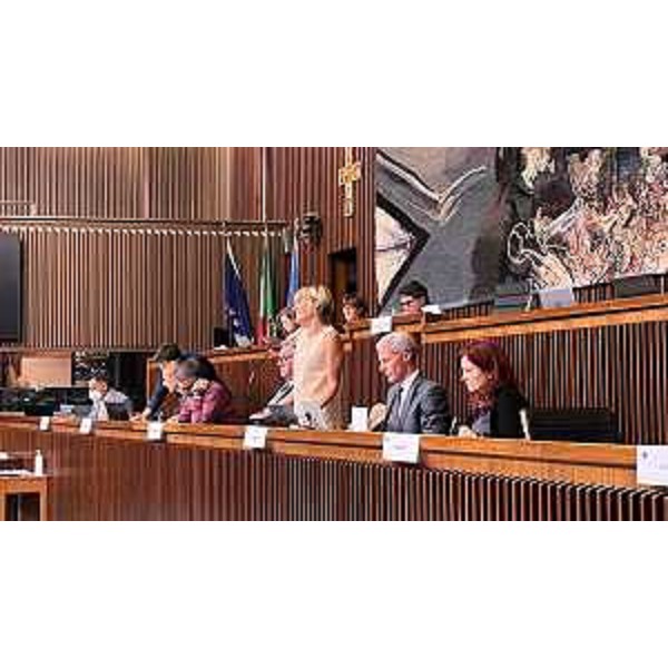 L'assessore alle Finanze Barbara Zilli illustra la manovra in prima Commissione del Consiglio regionale - L'assessore alle Finanze Barbara Zilli illustra la manovra in prima Commissione del Consiglio regionale