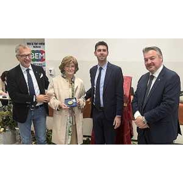 Il presidente Piero Mauro Zanin, Mara e Alessandro Barbina, il consigliere regionale Diego Bernardis - Il presidente Piero Mauro Zanin, Mara e Alessandro Barbina, il consigliere regionale Diego Bernardis