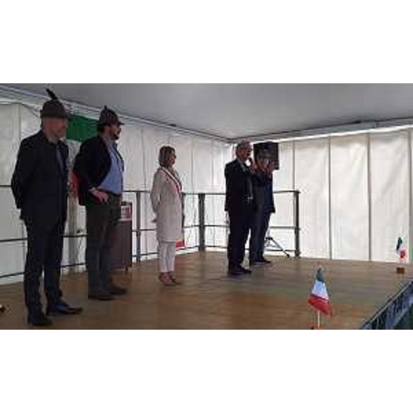 Il presidente Zanin con il consigliere Ana di zona, Ampelio Nicoletti, il capogruppo Umberto Daneluzzi e la sindaca Erika Furlani - Il presidente Zanin con il consigliere Ana di zona, Ampelio Nicoletti, il capogruppo Umberto Daneluzzi e la sindaca Erika Furlani