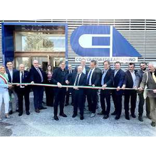 Il taglio del nastro nella suova sede di Cea a Pasian di Prato alla presenza dell'assessore regionale alle Attività produttive Sergio Emidio Bini - Il taglio del nastro nella suova sede di Cea a Pasian di Prato alla presenza dell'assessore regionale alle Attività produttive Sergio Emidio Bini