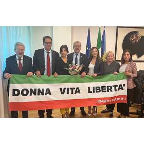 I partecipanti all'incontro a Udine: da sinistra Furio Honsell, Taher Djafarizad, Baharak Darvishi, il presidente Piero Mauro Zanin, Maddalena Spagnolo, Dusy Marcolin e Anna Limpido - I partecipanti all'incontro a Udine: da sinistra Furio Honsell, Taher Djafarizad, Baharak Darvishi, il presidente Piero Mauro Zanin, Maddalena Spagnolo, Dusy Marcolin e Anna Limpido
