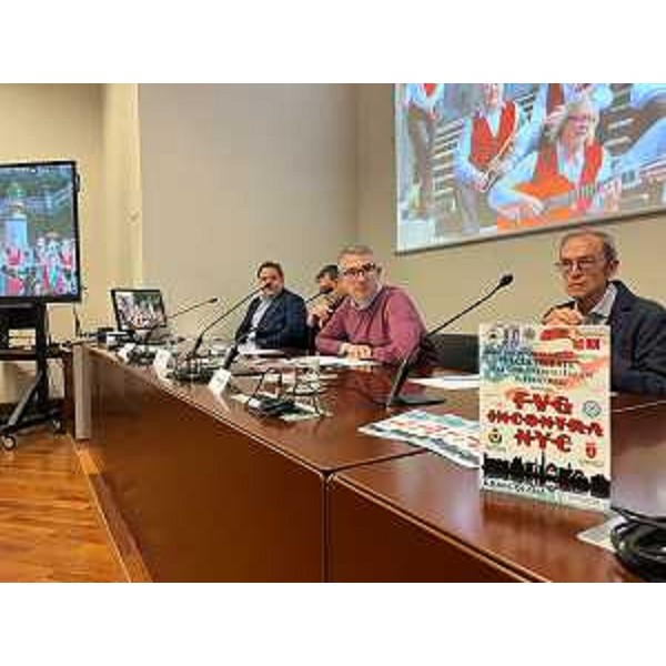 L'assessore Roberti (al centro) introduce il 'Progetto musicale folcloristico per i corregionali all'estero residenti nello Stato di New York' - L'assessore Roberti (al centro) introduce il 'Progetto musicale folcloristico per i corregionali all'estero residenti nello Stato di New York'