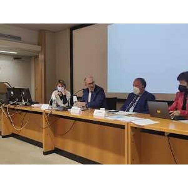 Il vicegovernatore Riccardo Riccardi (secondo da sinistra al tavolo) all'auditorium del Cro di Aviano - Il vicegovernatore Riccardo Riccardi (secondo da sinistra al tavolo) all'auditorium del Cro di Aviano