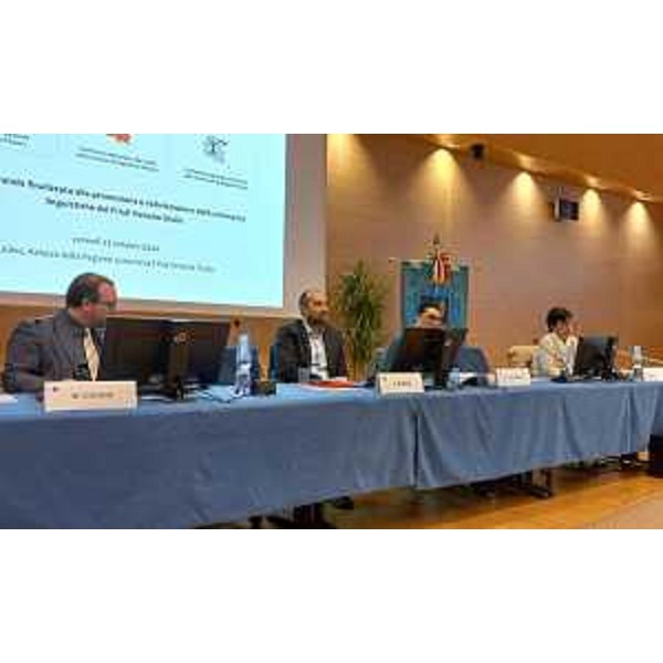 Il tavolo dei relatori alla tavola rotonda di Udine - Il tavolo dei relatori alla tavola rotonda di Udine