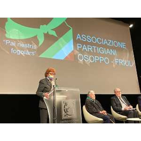 Lassessore regionale alla Cultura, Tiziana Gibelli, mentre porta il saluto alle celebrazioni per il settantacinquesimo anniversario della fondazione dellAssociazione partigiani Osoppo-Friuli - Lassessore regionale alla Cultura, Tiziana Gibelli, mentre porta il saluto alle celebrazioni per il settantacinquesimo anniversario della fondazione dellAssociazione partigiani Osoppo-Friuli