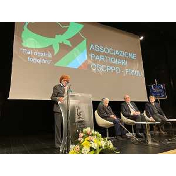 Lassessore regionale alla Cultura, Tiziana Gibelli, mentre porta il saluto alle celebrazioni per il settantacinquesimo anniversario della fondazione dellAssociazione partigiani Osoppo-Friuli - Lassessore regionale alla Cultura, Tiziana Gibelli, mentre porta il saluto alle celebrazioni per il settantacinquesimo anniversario della fondazione dellAssociazione partigiani Osoppo-Friuli