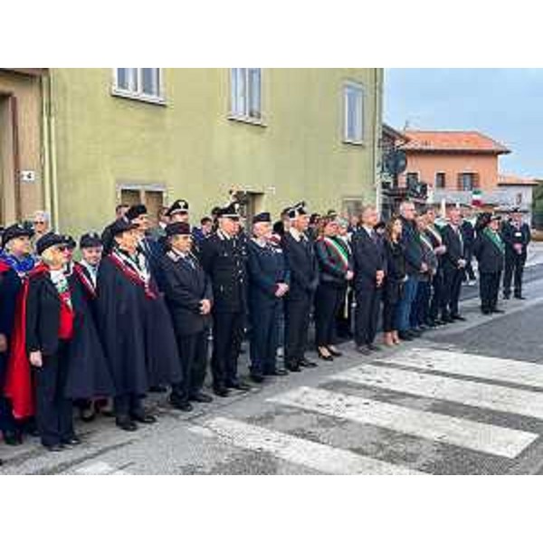 Autorità civili e militari in piazza San Marco a Muzzana del Turgnano - Autorità civili e militari in piazza San Marco a Muzzana del Turgnano