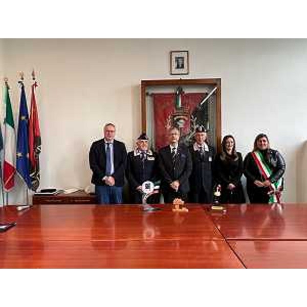 Il presidente Piero Mauro Zanin, insieme ai consiglieri Maddalena Spagnolo e Mauro Bordin, il generale Domenico Scarrone, il presidente Giovanni Doretto e il sindaco Erica Zoratti - Il presidente Piero Mauro Zanin, insieme ai consiglieri Maddalena Spagnolo e Mauro Bordin, il generale Domenico Scarrone, il presidente Giovanni Doretto e il sindaco Erica Zoratti