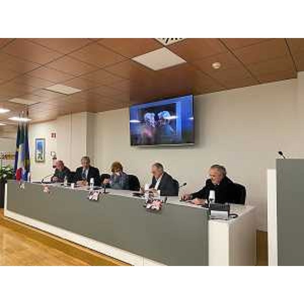 Il tavolo dei relatori. - Il tavolo dei relatori.