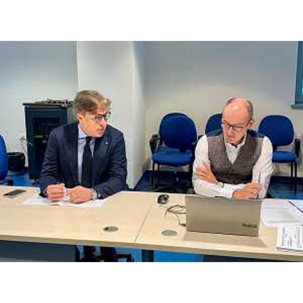 L'assessore regionale alle Attività produttive, Sergio Emidio Bini, durante la riunione con il coordinamento dei consorzi di Sviluppo economico locale. - L'assessore regionale alle Attività produttive, Sergio Emidio Bini, durante la riunione con il coordinamento dei consorzi di Sviluppo economico locale.