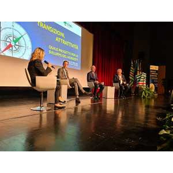 Una delle fasi del convegno organizzato dalla Cisl svoltosi a Pordenone - Una delle fasi del convegno organizzato dalla Cisl svoltosi a Pordenone