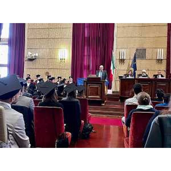 L'assessore regionale a Patrimonio e sistemi informativi Sebastiano Callari durante il 'Graduation day' dell'Università di Trieste, ovvero la 34esima cerimonia di proclamazione di oltre cento dei dottori di ricerca, svoltasi nell'aula magna dell'ateneo alla presenza, tra gli altri, del rettore Roberto Di Lenarda. - L'assessore regionale a Patrimonio e sistemi informativi Sebastiano Callari durante il 'Graduation day' dell'Università di Trieste, ovvero la 34esima cerimonia di proclamazione di oltre cento dei dottori di ricerca, svoltasi nell'aula magna dell'ateneo alla presenza, tra gli altri, del rettore Roberto Di Lenarda.