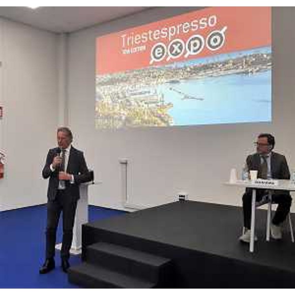 L'assessore Fabio Scoccimarro durante il suo intervento - L'assessore Fabio Scoccimarro durante il suo intervento