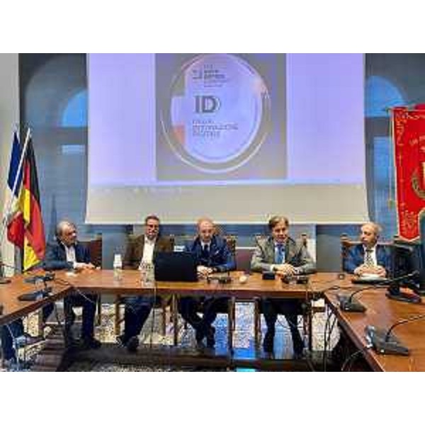 La consegna del premio "Italia Destinazione Digitale" per la miglior offerta enogastronomica a San Daniele del Friuli - La consegna del premio "Italia Destinazione Digitale" per la miglior offerta enogastronomica a San Daniele del Friuli