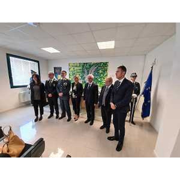 L'assessore Barbara Zilli alla sottoscrizione del Protocollo del primo sportello anti-truffe nella sede della Guardia di Finanza di Pordenone - L'assessore Barbara Zilli alla sottoscrizione del Protocollo del primo sportello anti-truffe nella sede della Guardia di Finanza di Pordenone 