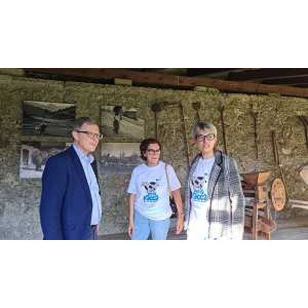 L'assessore regionale alle Risorse agroalimentari Stefano Zannier, la presidente della Fondazione Museo Gortani di Tolmezzo Aurelia Bubisutti e la responsabile museale Amanda Talotti - L'assessore regionale alle Risorse agroalimentari Stefano Zannier, la presidente della Fondazione Museo Gortani di Tolmezzo Aurelia Bubisutti e la responsabile museale Amanda Talotti 