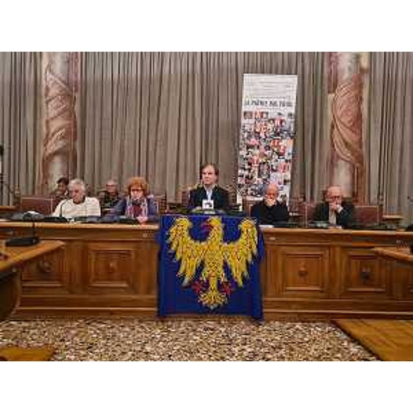 L'assessore Gibelli (seconda da sinistra) ricorda Pier Paolo Pasolini alla presentazione del libro "Anime in cros" - L'assessore Gibelli (seconda da sinistra) ricorda Pier Paolo Pasolini alla presentazione del libro "Anime in cros"