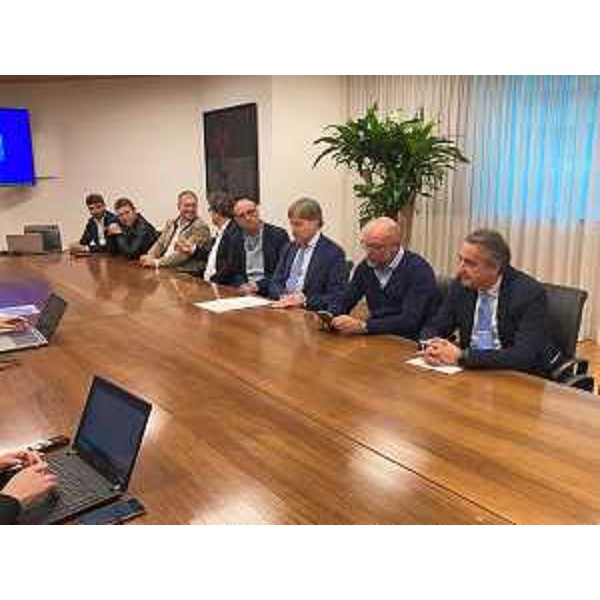 Un momento della conferenza stampa con l'assessore regionale alle Attività produttive Sergio Emidio Bini. - Un momento della conferenza stampa con l'assessore regionale alle Attività produttive Sergio Emidio Bini.