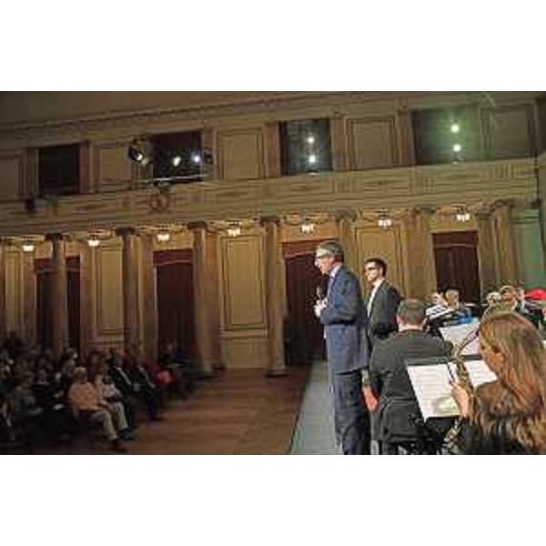 Il saluto istituzionale dell'assessore Pierpaolo Roberti sul palco del teatro Verdi di Trieste - Il saluto istituzionale dell'assessore Pierpaolo Roberti sul palco del teatro Verdi di Trieste