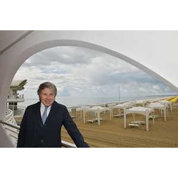 L'assessore regionale al Turismo Sergio Emidio Bini alla Terrazza a mare di Lignano - L'assessore regionale al Turismo Sergio Emidio Bini alla Terrazza a mare di Lignano