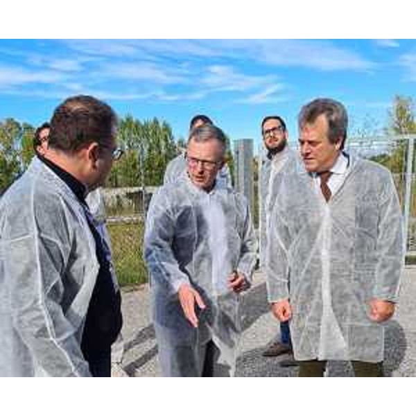 L'assessore Zannier (al centro) visita lo stabilimento di Cordovado - L'assessore Zannier (al centro) visita lo stabilimento di Cordovado
