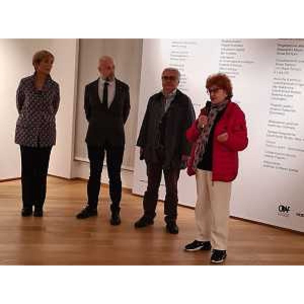 L'assessore Tiziana Gibelli all'apertura al pubblico della mostra fotografica su Erwitt a Pordenone - L'assessore Tiziana Gibelli all'apertura al pubblico della mostra fotografica su Erwitt a Pordenone