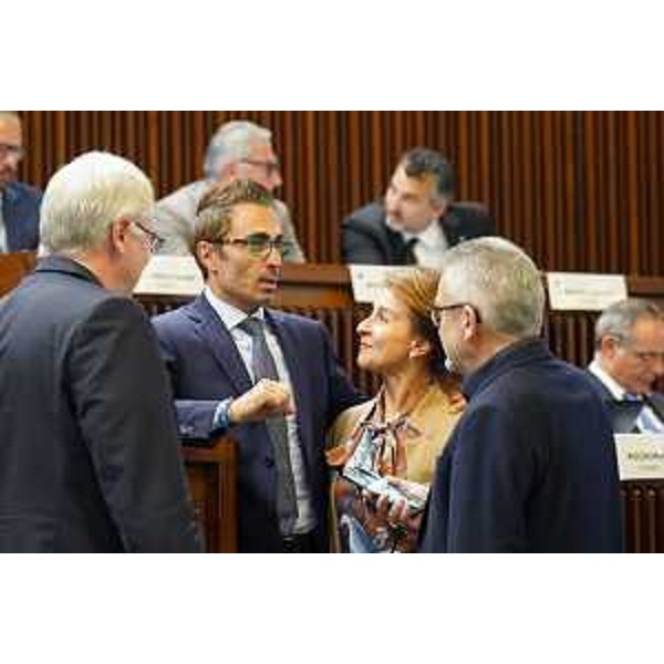 I leghisti Mauro Bordin (da sx), Stefano Mazzolini e Ivo Moras con Mara Piccin (FI) - I leghisti Mauro Bordin (da sx), Stefano Mazzolini e Ivo Moras con Mara Piccin (FI)