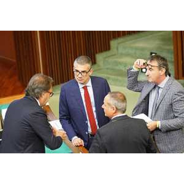 Mauro Di Bert (PrFvg/Ar), Giuseppe Nicoli (FI) e Luca Boschetti (Lega) a colloquio con l'assessore regionale alle Autonomie locali, Pierpaolo Roberti - Mauro Di Bert (PrFvg/Ar), Giuseppe Nicoli (FI) e Luca Boschetti (Lega) a colloquio con l'assessore regionale alle Autonomie locali, Pierpaolo Roberti