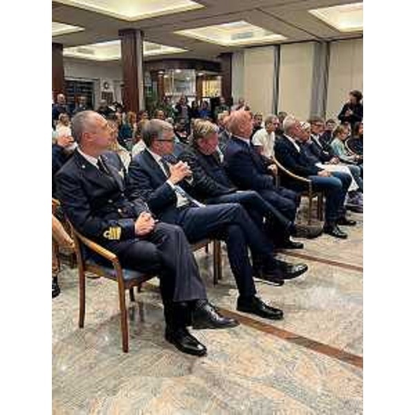 Lassessore regionale alle Autonomie locali Pierpaolo Roberti durante la premiazione del Trofeo per Paolo 2022, assieme al sindaco di Trieste Roberto Dipiazza e il presidente regionale del Coni Giorgio Brandolin. - Lassessore regionale alle Autonomie locali Pierpaolo Roberti durante la premiazione del Trofeo per Paolo 2022, assieme al sindaco di Trieste Roberto Dipiazza e il presidente regionale del Coni Giorgio Brandolin.