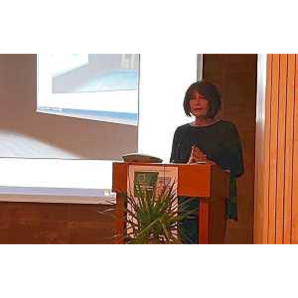 Lassessore regionale al Lavoro, formazione, ricerca e famiglia Alessia Rosolen allapertura del convegno regionale "Autodichiarazione, Aiuti di stato e redditi" organizzato dalla Lapet a Trieste. - Lassessore regionale al Lavoro, formazione, ricerca e famiglia Alessia Rosolen allapertura del convegno regionale "Autodichiarazione, Aiuti di stato e redditi" organizzato dalla Lapet a Trieste. 