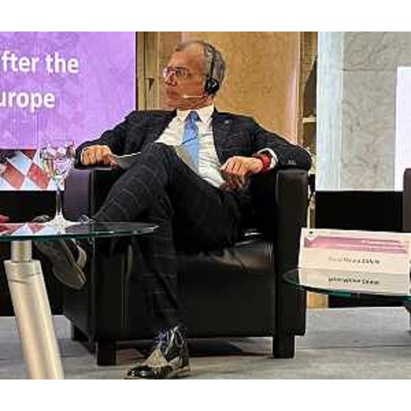 L'intervento a Valencia del presidente del Cr Fvg, Piero Mauro Zanin - L'intervento a Valencia del presidente del Cr Fvg, Piero Mauro Zanin