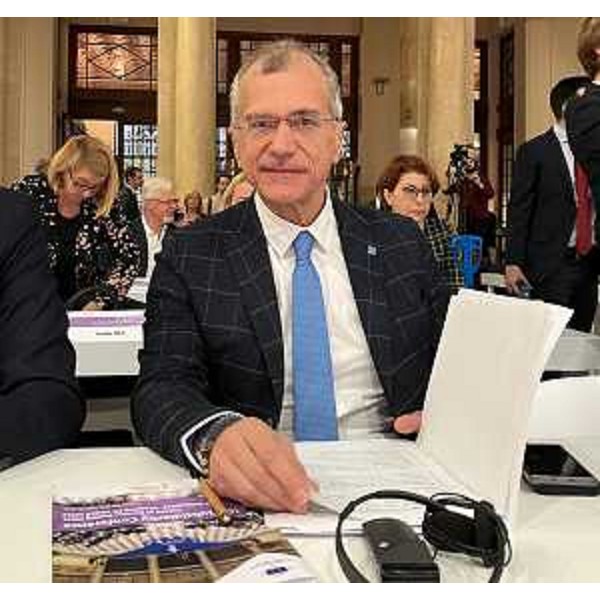 Il presidente del Cr Fvg, Piero Mauro Zanin, durante i lavori del Gruppo Brass a Valencia - Il presidente del Cr Fvg, Piero Mauro Zanin, durante i lavori del Gruppo Brass a Valencia